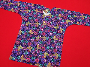 義若オリジナルの鯉口シャツ　ダボシャツ　激安セール 金彩蝶と薔薇アート（紫）